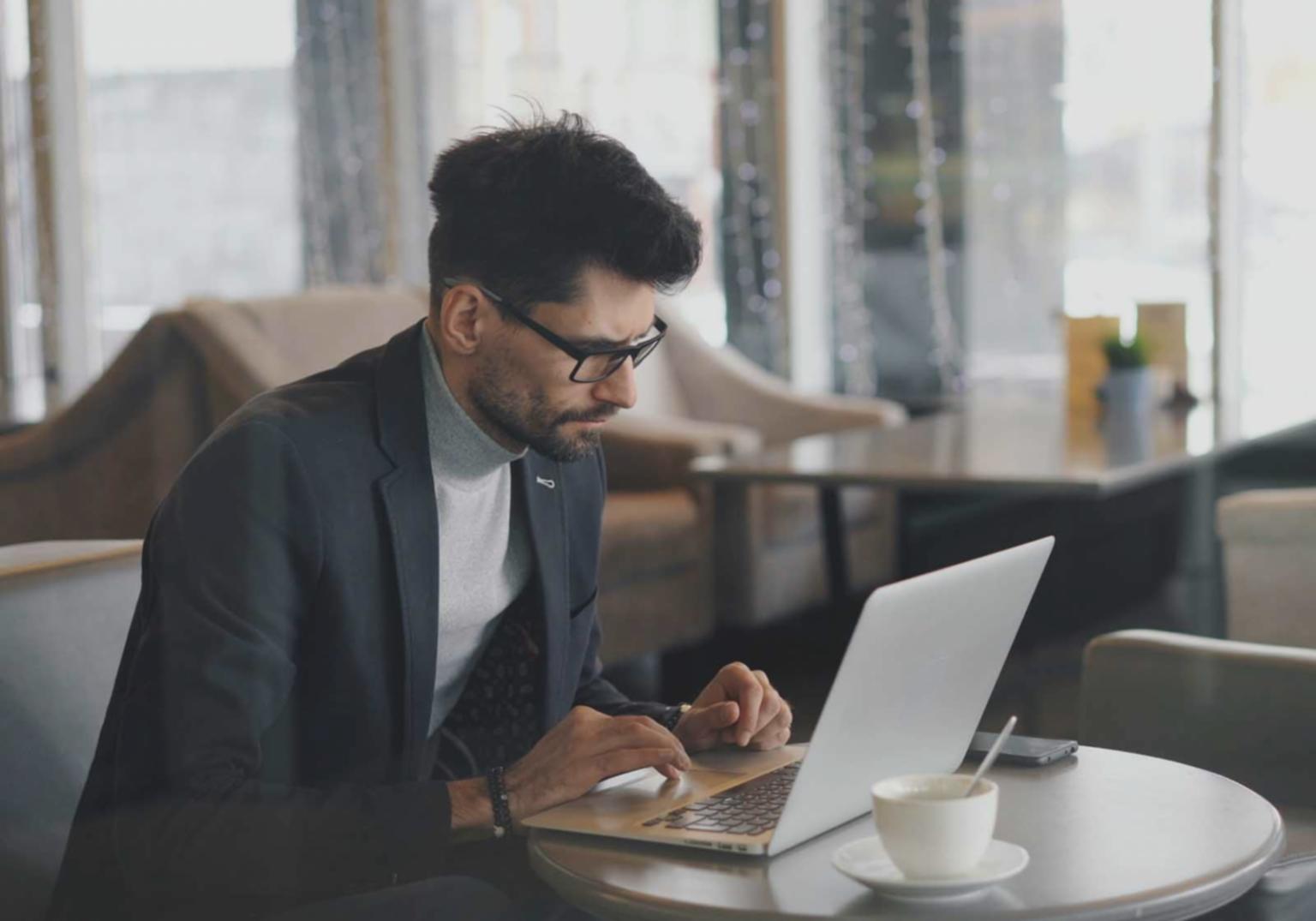 Teilnehmer während einer interaktiven Online-Lernsitzung